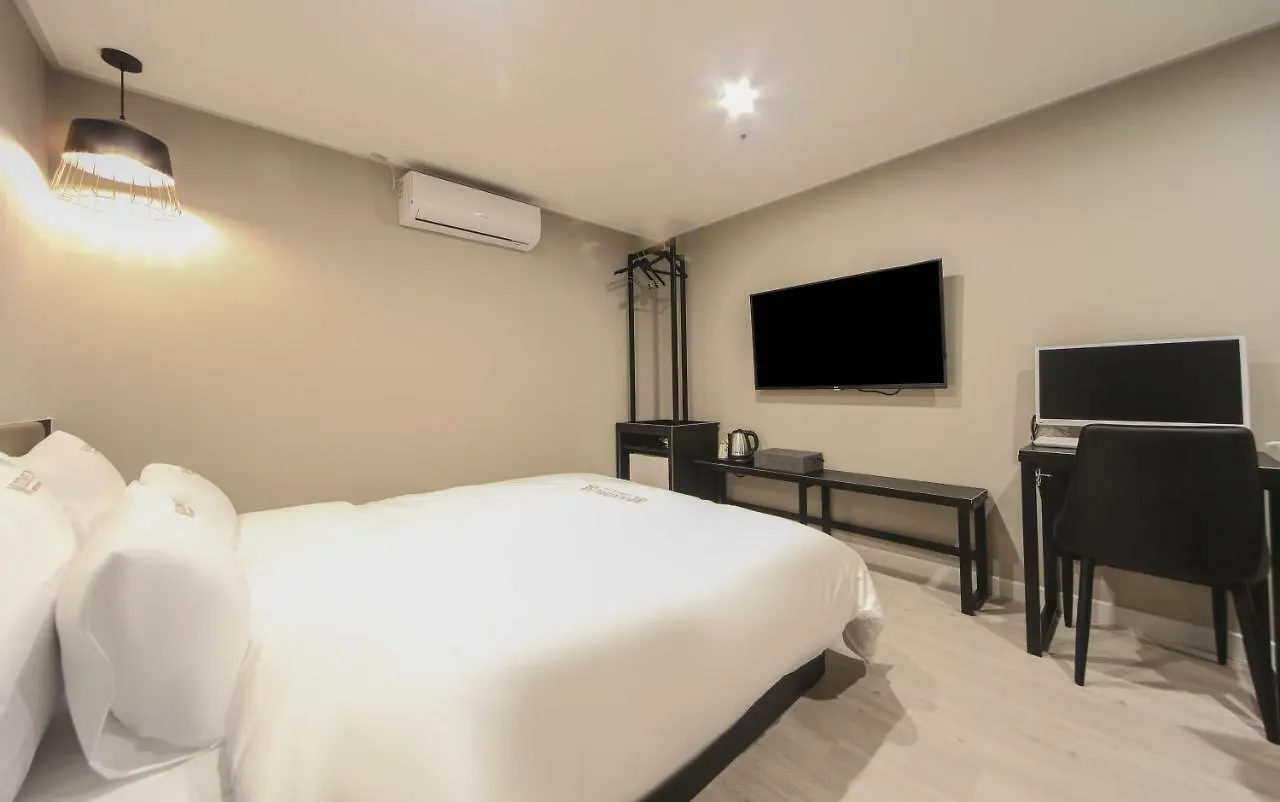 Busan Station Maximum Hotel 3*,